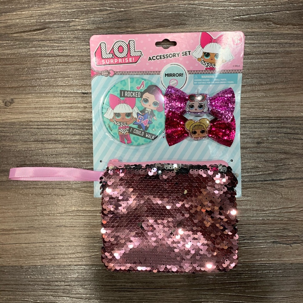 L.O.L. Surprise! Bow, Bag, & Mirror Purse Set LOL Gift Set - Picture 2 of 6